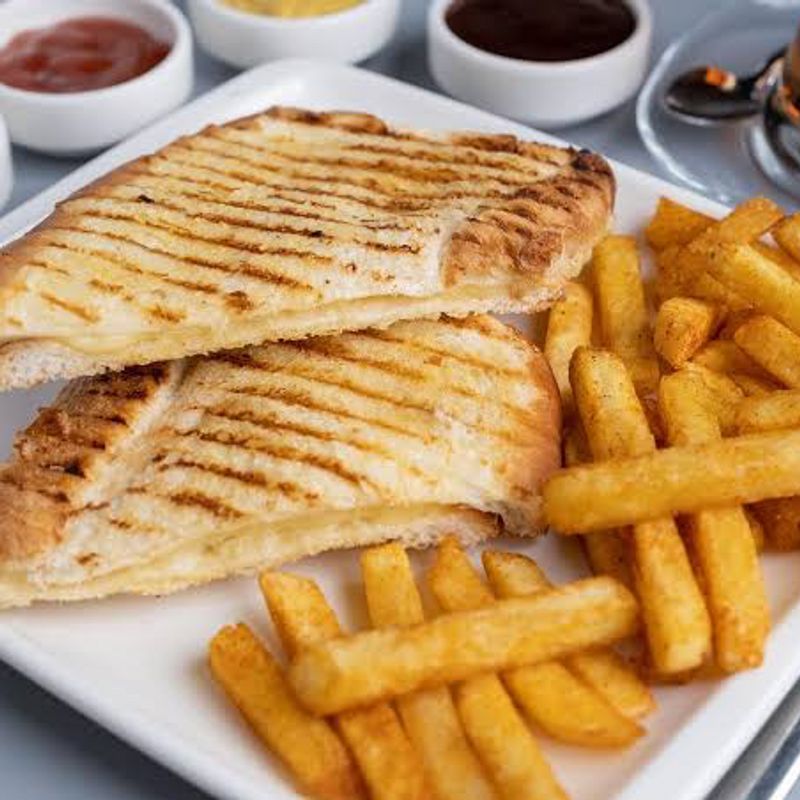 TOST+ PATATES MENÜ